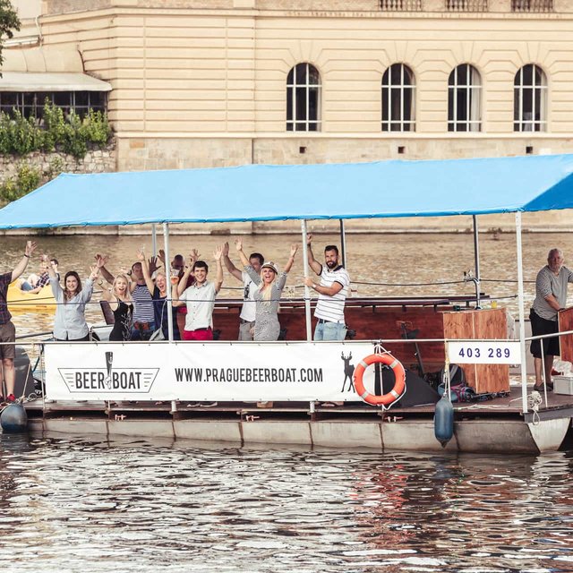Beer Boat - Epická šlapací skupinová jízda
